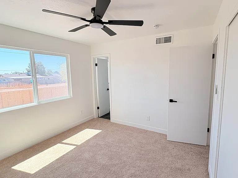 S 46th Pl — Photo 3