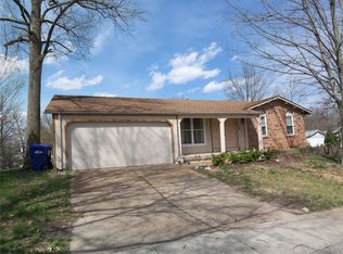 1213 Trails Dr, Fenton, MO 63026