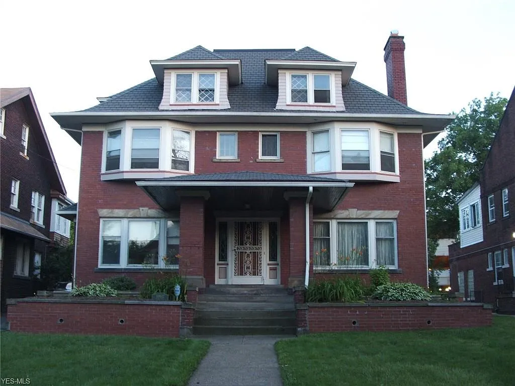 10602 Wade Park Ave photo 1