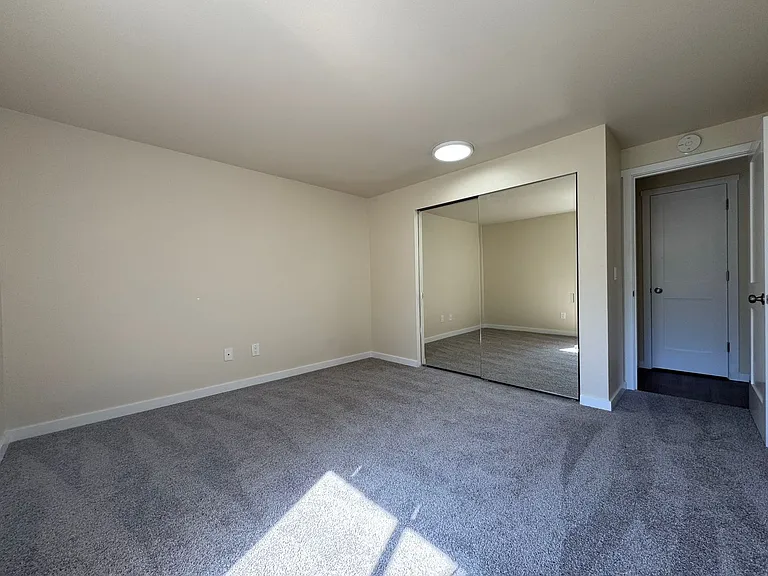 Hudson Square Apartments — Photo 7