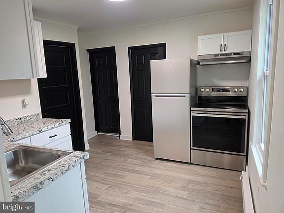 5th image of 901 Shades Ln