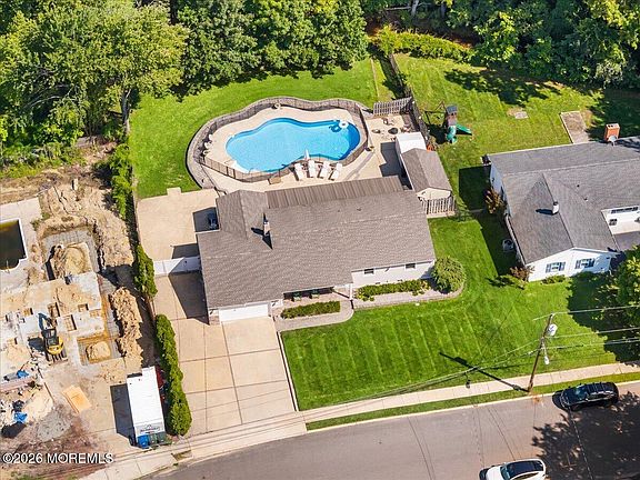 3rd image of 443 W Lake Avenue