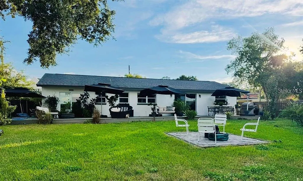 4 bed, 2.0 bath, 1548 sqft, $4,000 — Photo 2