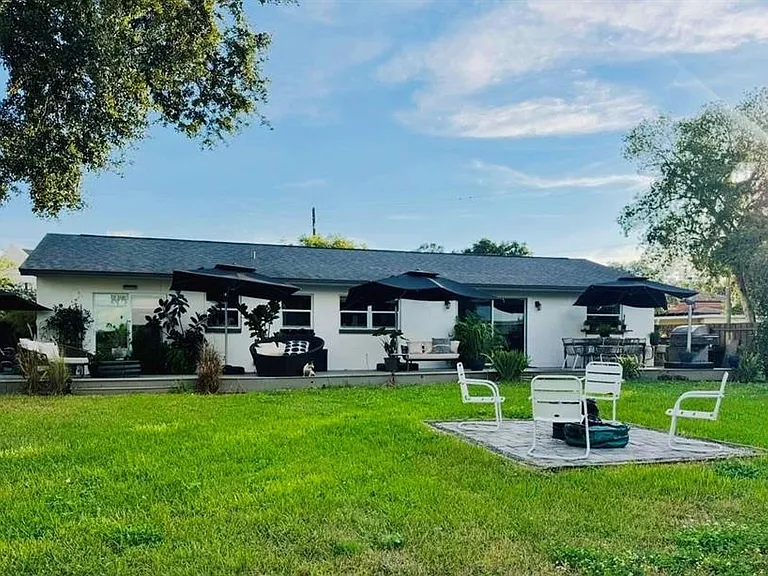 1815 Barker Dr — Photo 2