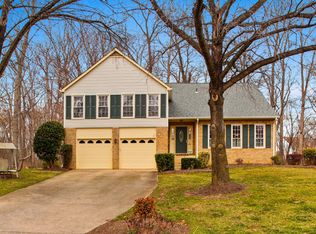 12 Lipscomb Ct, Sterling, VA 20165
