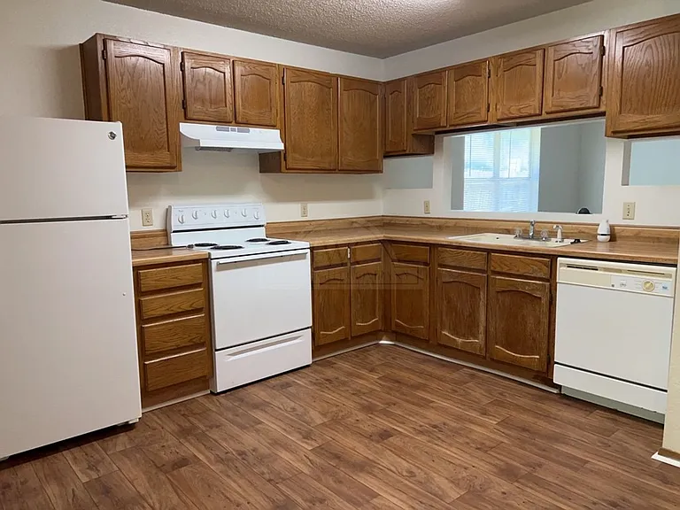 2019 Dickens Dr — Photo 7