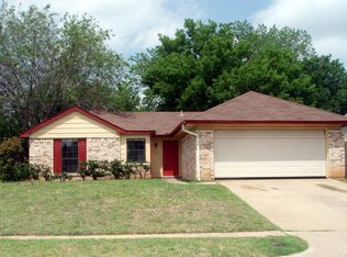 308 Moss Hill Ln, Euless, TX 76039