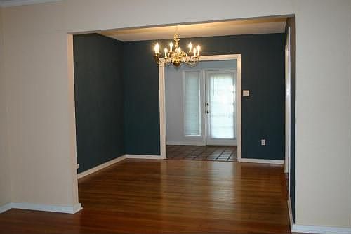 4th image of 3827 Southwestern St