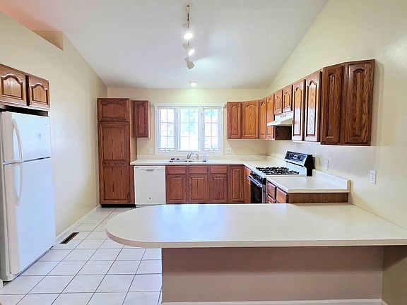 5th image of 1136 Meadows Walk Dr