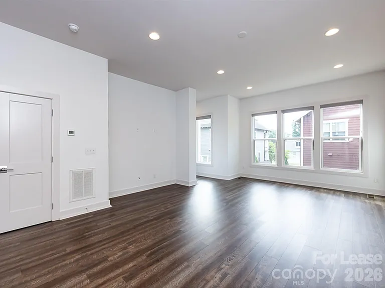 1207 E 36th St #3 — Photo 18