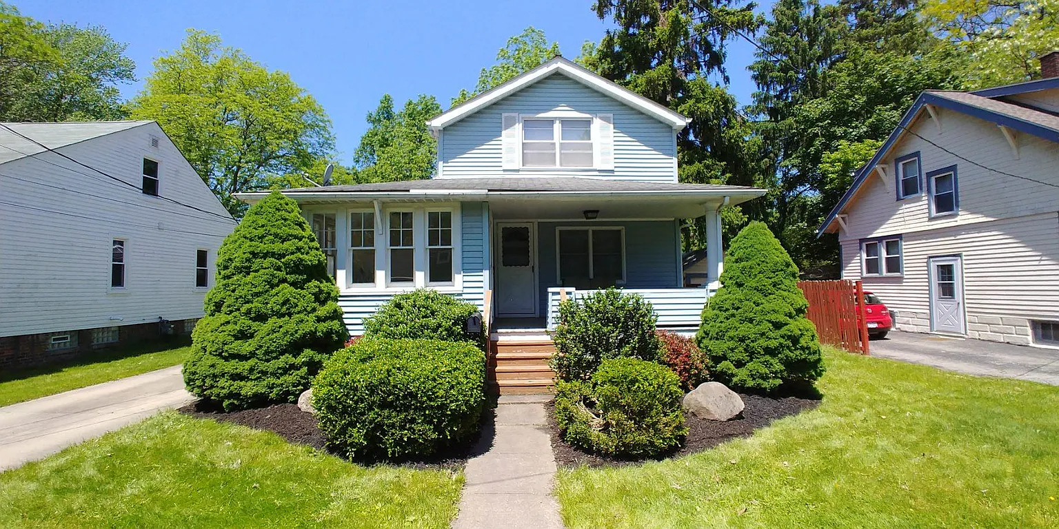 144 Prospect St photo 1
