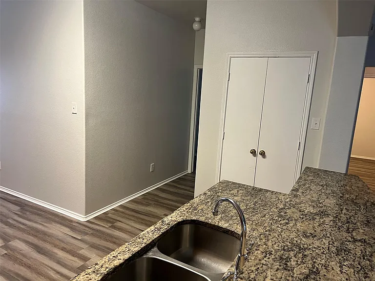 1907 Cold River Dr — Photo 10