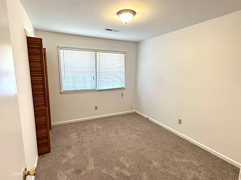 320 W Hampton Ave — Photo 7