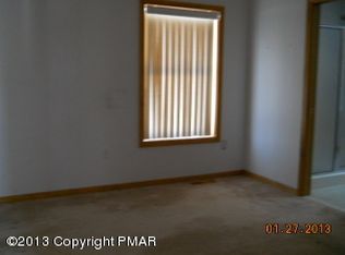 511 Martingale Dr, Stroudsburg, PA 18360