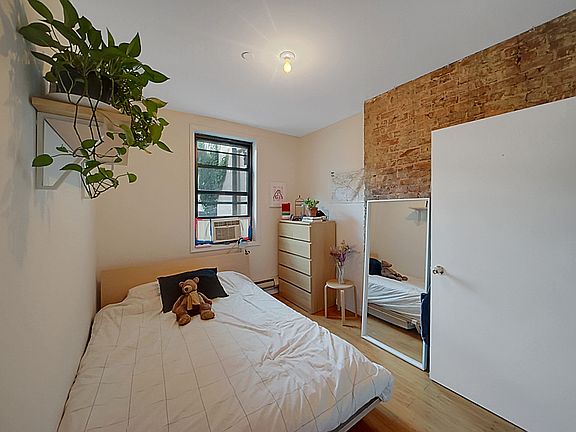 2nd image of 74 Greenpoint Ave APT B2