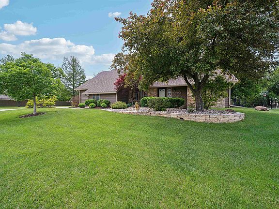 2nd image of 2324 N Plumthicket Cir