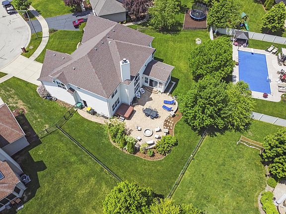 3rd image of 12723 S Wexford Dr