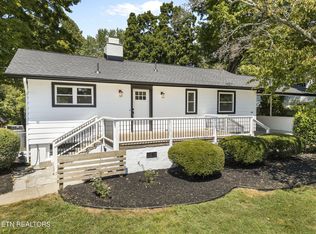 214 Outer Dr, Oak Ridge, TN 37830