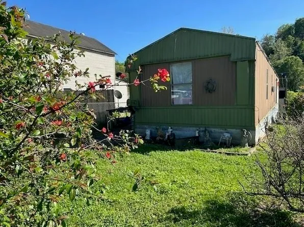1622 Sycamore St, Kenova, WV 25530