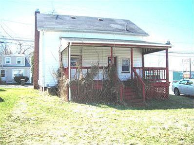 3rd image of 10681 Main St