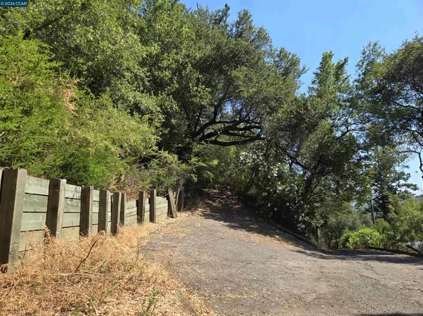 100 Black Log Rd, Kentfield, CA 94904
