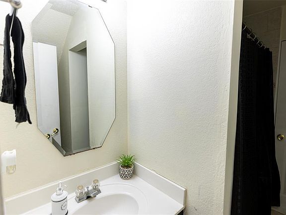 4th image of 2205 Capstan Dr