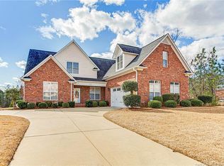 405 Selznick Pl, Fayetteville, NC 28311