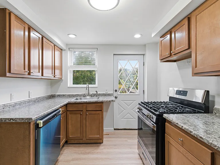 790 Highland Ave — Photo 3