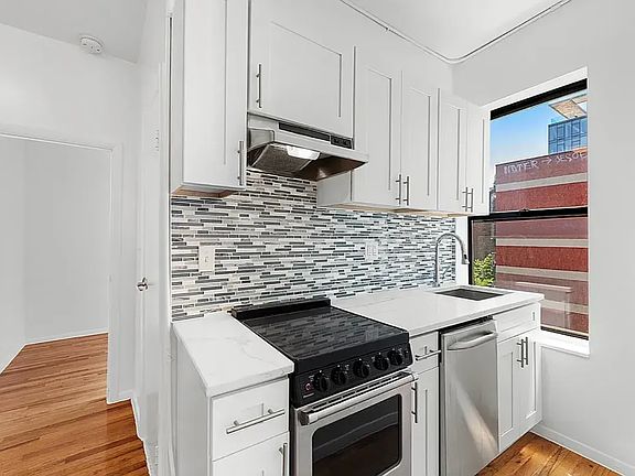 2nd image of 122 Norfolk St APT 22