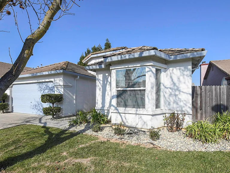 9310 Village Tree Dr — Photo 2