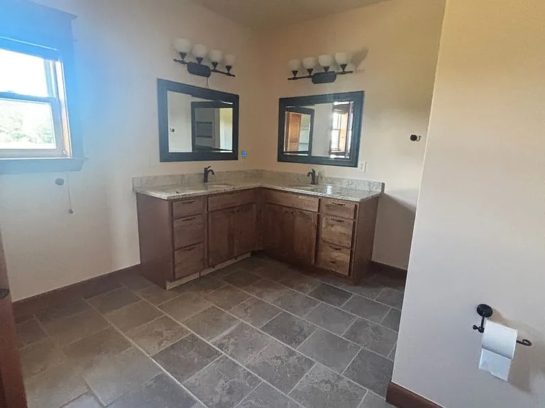 135 Emrie Ln — Photo 44