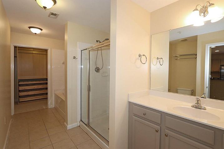 1st image of 3040 Peachtree Rd NW Unit 914