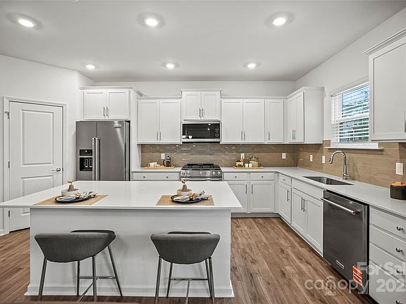4th image of 14121 New Crest Ln #151
