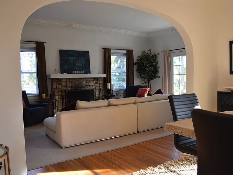 1203 S Rimpau Blvd — Photo 35
