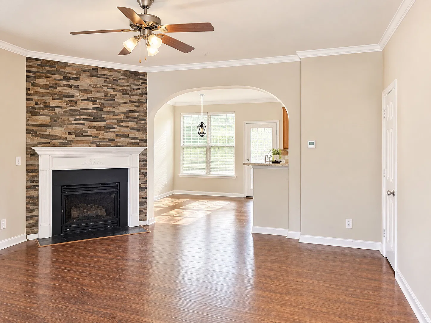 6211 Castleglen Ct — Photo 2