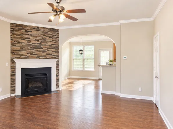 6211 Castleglen Ct, Charlotte, NC 28269