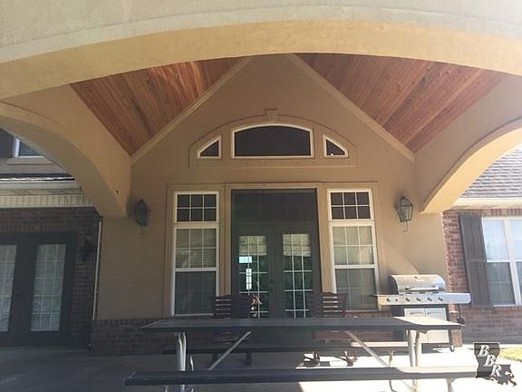 Patio w beaded board ceiling