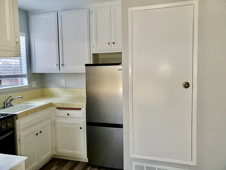 6381 1/2 Saint Paul Cir #1/2 — Photo 5