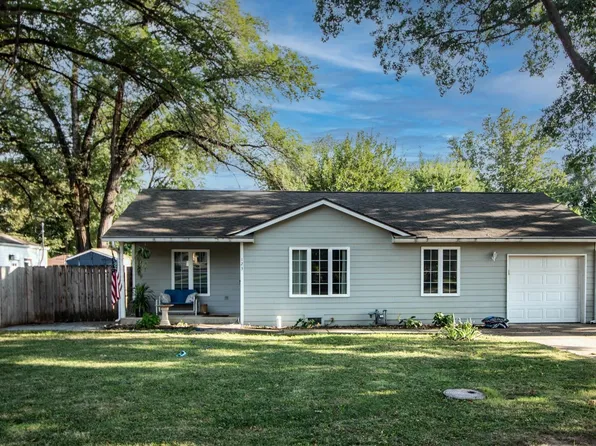 123 E Miller Ave, Mulvane, KS 67110