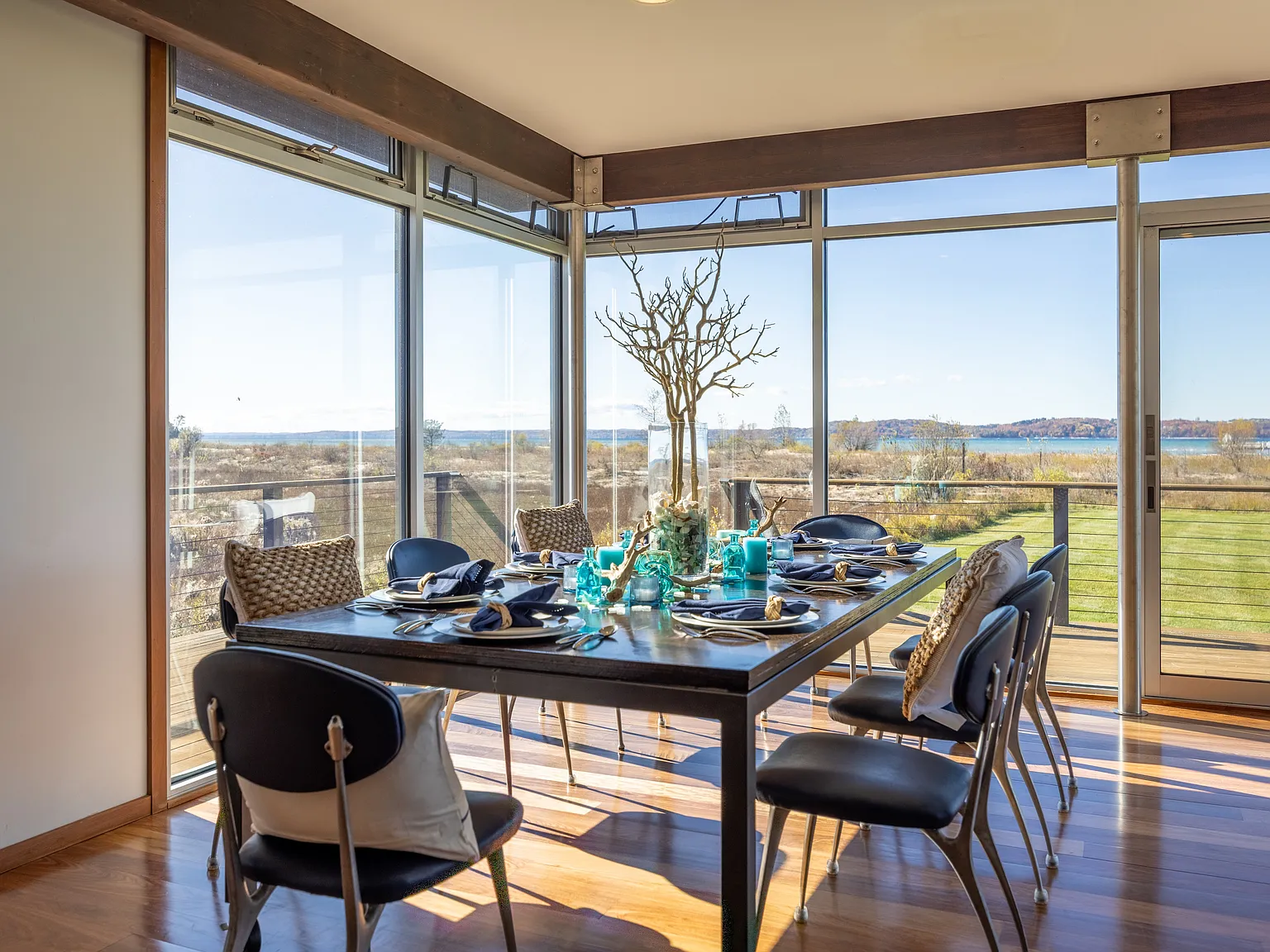 7 bed, 5.5 bath, 5000 sqft, $11,000 — Photo 4