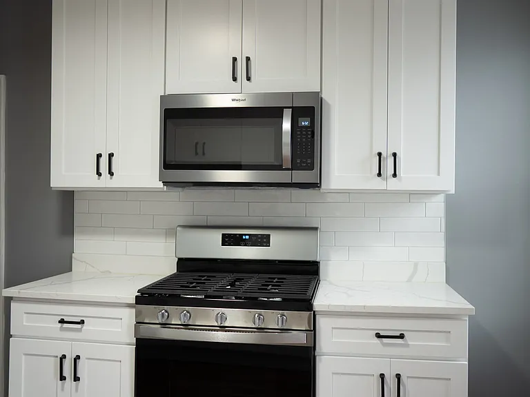 951 Homestead St #1 — Photo 3