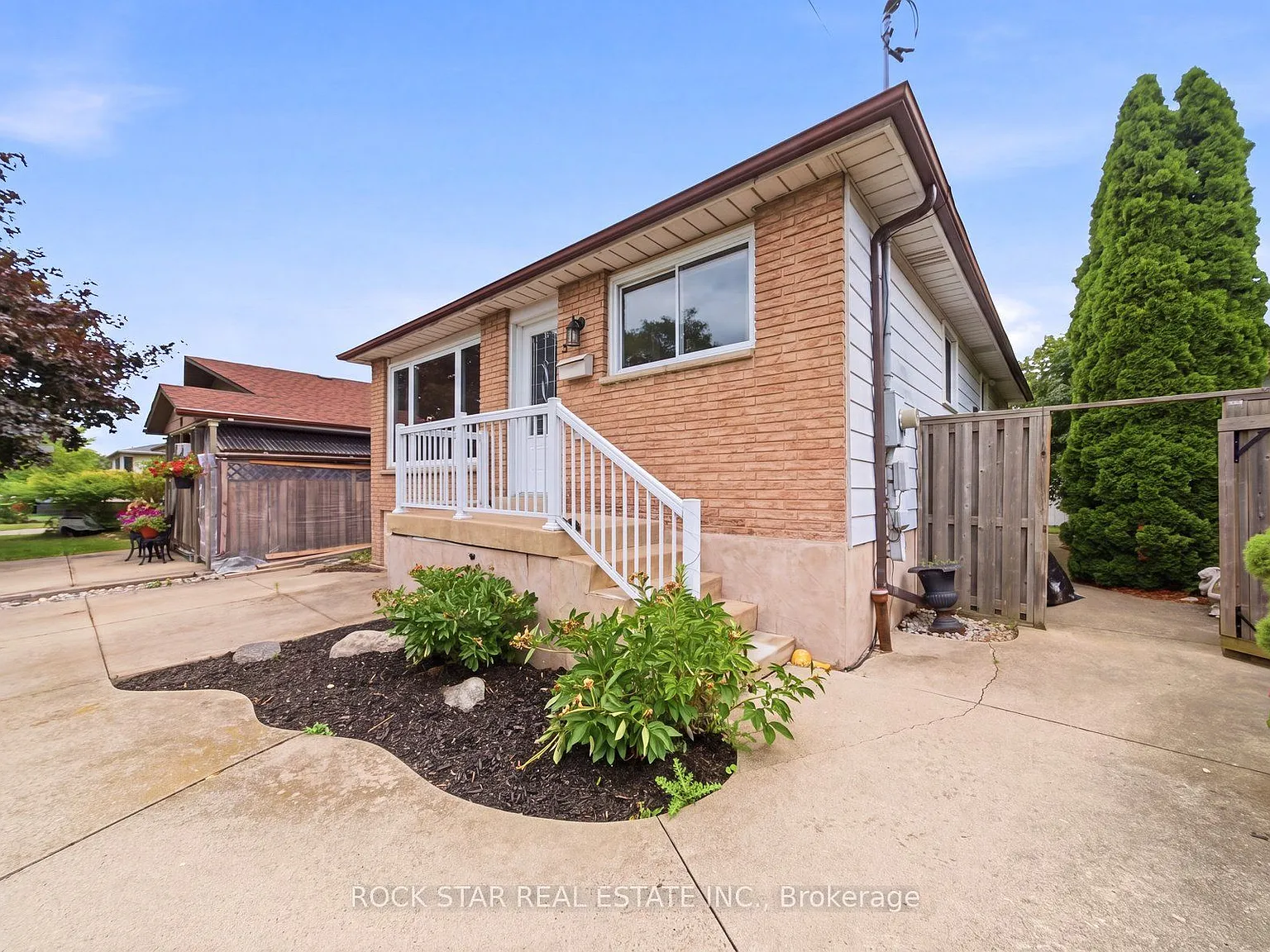 3 bed, $2,300 — Photo 2