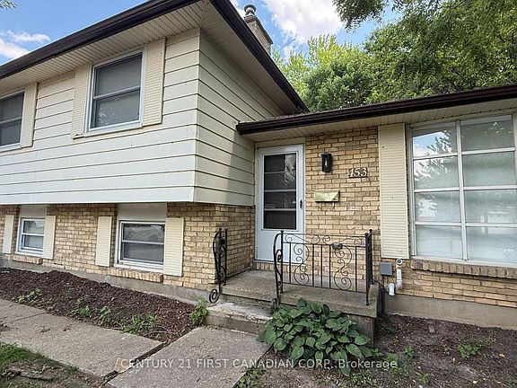 3rd image of 453 Castlegrove Blvd