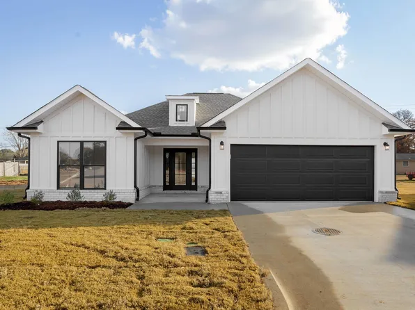 275 Knight Dr, Tuscumbia, AL 35674