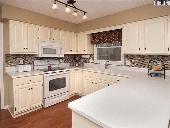 3rd image of 27660 Southbridge Cir