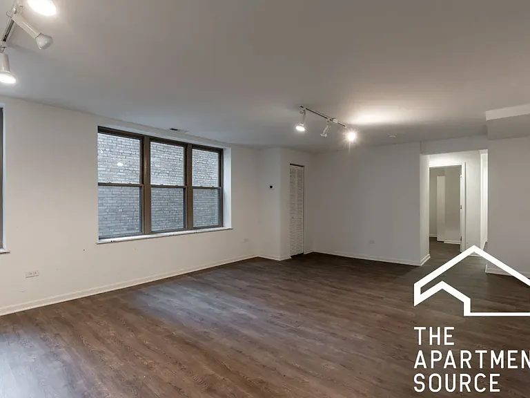 938 W Winona St #9 — Photo 6