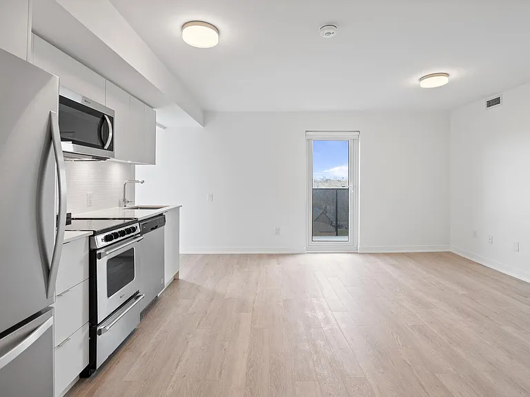 480 Wilson Ave — Photo 2