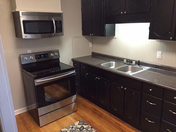 2nd image of 1129 College St APT D