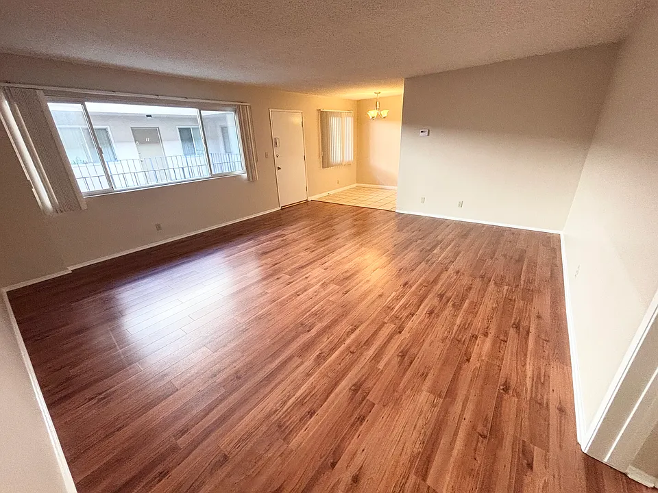 266 S El Molino Ave