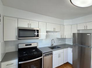 2752 W North Shore Ave #2E, Chicago, IL 60645